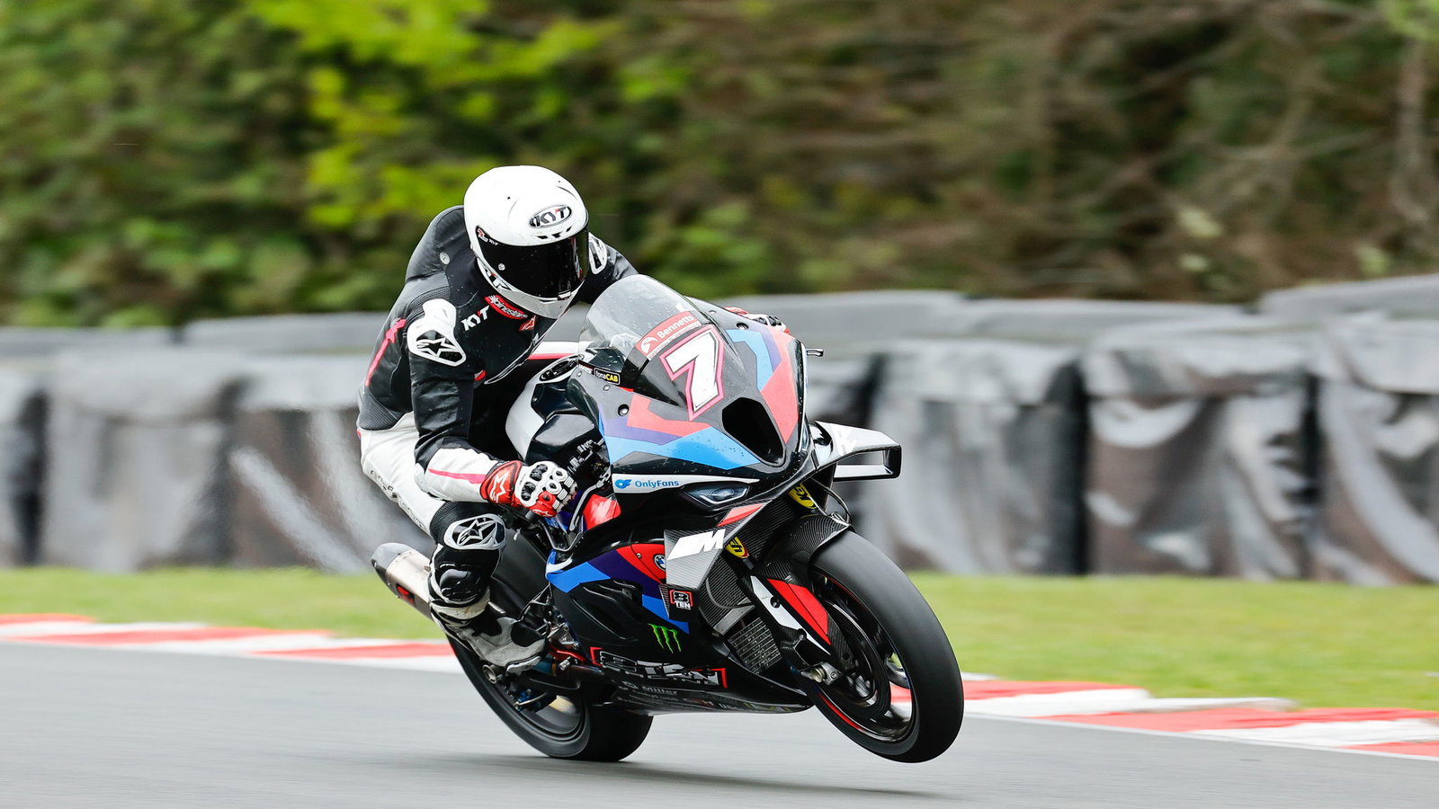 Davey Todd, 2025 Oulton Park BSB test (Superstock). Credit: Ian Hopgood Photography.